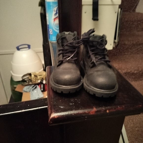 Toddler Boy's boots size 7 Timberland, UGGS, Dr. Martens sz 6 - Picture 10 of 10